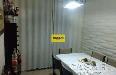 Sobrado com 3 dormitórios, suíte e área gourmet à venda