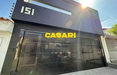 Sobrado moderno e reformado com 2 dormitórios, piscina e área gourmet – 190m²
