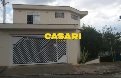 Sobrado 240 m² com 3 dormitórios e área gourmet completa à venda na vila scarpelli - santo andré/sp