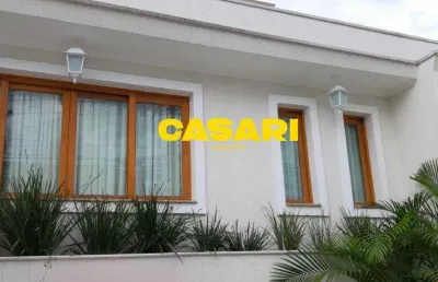 Sobrado alto padrão com 4 dormitórios e 350 m² à venda no campestre