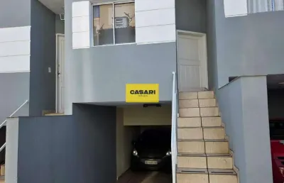 Sobrado em condomínio fechado com 2 dormitórios e quintal com churrasqueira – ótima localização!