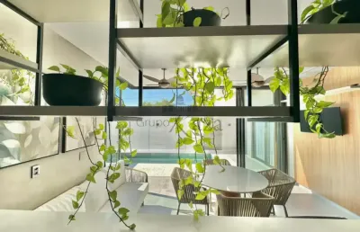 Sobrado em condomínio – 4 suítes | piscina aquecida | urbanova – floradas da serra