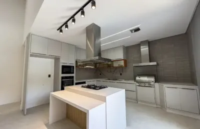 Casa alto padrão com piscina e 4 suítes no condomínio vivant urbanova 390m² de puro conforto