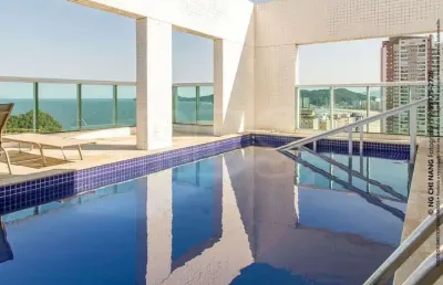 Apartamento com  2 suítes, 1 lavabo a poucos metros da praia em santos