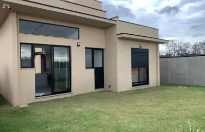 Casa nova térrea dentro de condomínio fechado em atibaia sp.