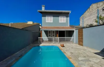 Casa na vila giglio em atibaia com 3 dormitórios sendo 1 suíte,  sala ampla, cozinha, piscina,  churrasqueira.