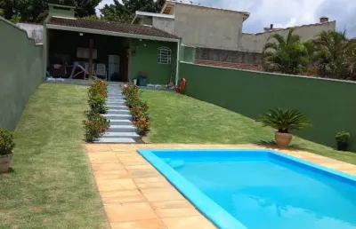 Casa térrea na vila santista em atibaia sp.  4 dormitórios,  piscina,  espaço gramado e área gourmet.