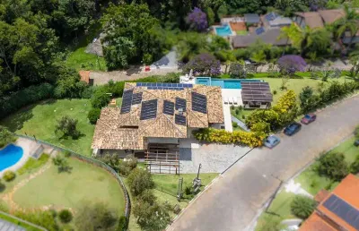Condomínio estância parque atibaia     2.500 m2 de terreno   700 m2 de construção   05 suítes   energia fotovoltaica   piscina com hidro  área gourmet completa