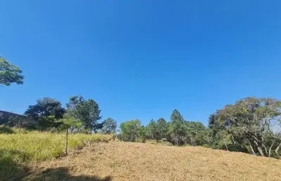 Terreno plano no condomínio estancia dos lagos em atibaia sp. são 1.500 m2 totalmente aproveitável e plano, uma vista linda e excelente localização.