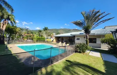 Casa térrea no condomínio flamboyant em atibaia sp.  terreno com 2 mil m2