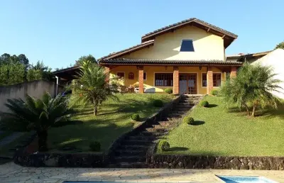 Casa no condomínio estância dos lagos em atibaia com 4 dormitórios, piscina, churrasqueira, amplo espaço gramado.