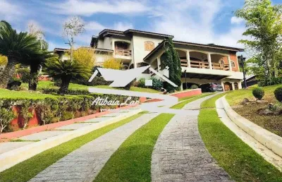 Imponente residência de alto padrão no condomínio flamboyant em atibaia-sp: 4 suítes, 3 salas, 10 banheiros, 6 vagas de garagem - 830m².