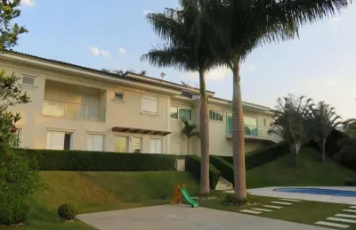 Casa térrea no condomínio  flamboyant!! no melhor condomínio dentro da cidade, ótima casa térrea, muito bem conservada, clean, fino acabamento para pessoas de bom gosto e que valorizam uma boa constru