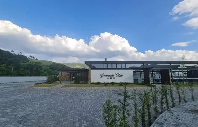 Terreno plano no condomínio gran ville em atibaia, muito bem localizado, próximo a tudo e fácil acesso as principais rodovias da região, com 525 m² me