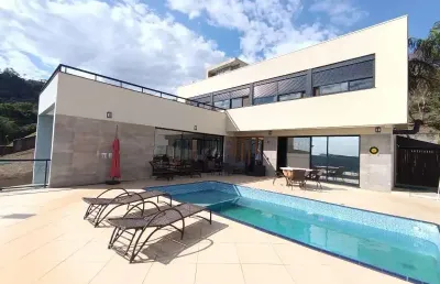 Casa no condomínio porto atibaia com 5 quartos sendo 3 suítes, piscina, área gourmet, excelente oportunidade.