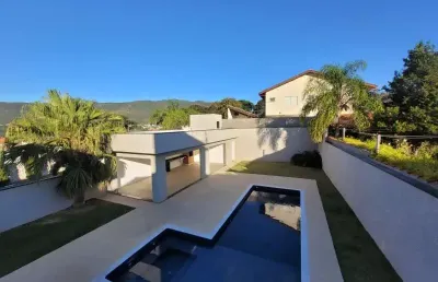 Casa nova na vila giglio em atibaia sp.  são 3 suítes, sala ampla, cozinha, lavanderia,  lavabo, despensa,  área gourmet,  wc externo,  piscina, espaço gramado,
