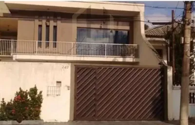 Casa assobrada à venda com 276 metros 4 dormitórios sendo 1 suíte. bairro santa maria - são caetano do sul.