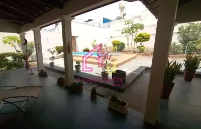 Casa à venda, santa rosa, cuiabá -mt,  208m², 4 vagas, 3 salas amplas, quintal, à 700 m do shopping