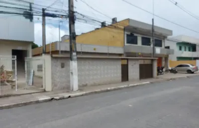 Vendo excelente casa com 3qts sendo um suíte e closet.