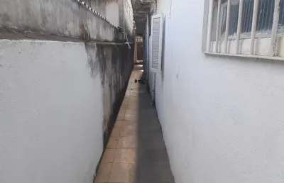 Quarto, cozinha e banheiro, com luz e água separadas