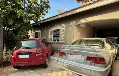 Casa com 3 quartos à venda na Rua José Ernâni Neves, 666, Jardim Guararapes, Londrina