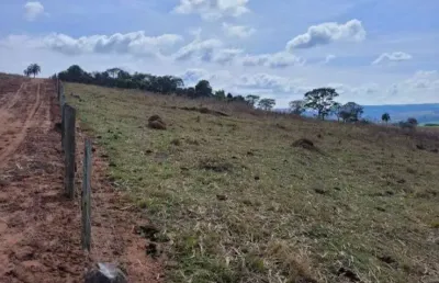 Sitio para venda em santa rosa de viterbo-sp com 5,65 alqueires em pastagem, curral simples, pode plantar 3,5 alqueires