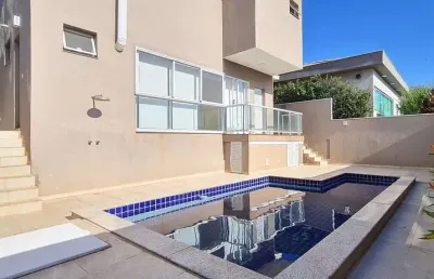 Maravilhoso sobrado novo alto padrão para venda na vila do golfe no charmoso cond. terras de siena, 3 suites mais escritório reversível, gourmet e pis
