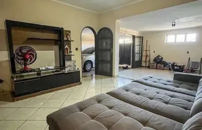 Ótima casa com cômodos amplos para venda nos campos eliseos, 2 dormitorios com 1 suite, amplo quintal em 180 m2 construidos