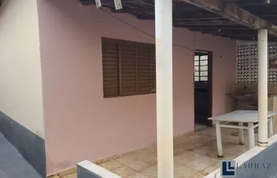 Casa para venda no centro em serra azul-sp, 2 dormitorios, amplo quintal, 2 vagas em 176 m2 de área total