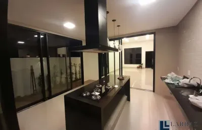 Casa nova alto padrão para venda no portal da mata, 3 suites com 1 master, gourmet e piscina em 300 m2 de area total, lazer no condomínio, portaria 24