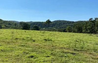 Fazenda dupla aptidão para venda em paracatu-mg com 212 hectares sendo 70 hectares agricultáveis, abundante em água e com benfeitorias