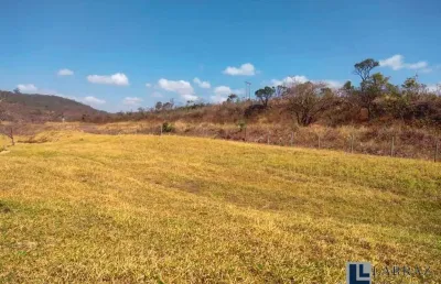 Sitio dupla aptidao para venda em serra do salitre-mg com 3,30 hectares, terra fértil, beira da rodovia, topografia plana, rico em agua
