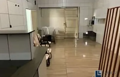 Salao comercial para locação no ipiranga, com portao fechado, banheiro e salao, área útil 32 m2