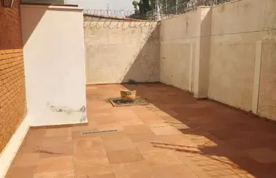 Casa para locação na ribeirania em ótima localização, 3 dormitorios com 1 suite, completa armários em 191 m2 construidos