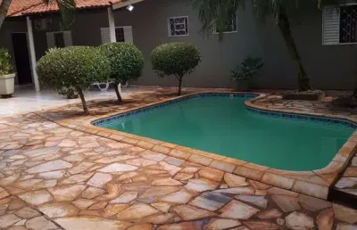 Otima casa para venda na lagoinha, excelente localização no balao winston churchil, 3 dormitorios 1 suite, varanda gourmet e piscina em 23 m2 total