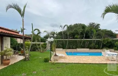 Linda casa para venda no centro em pirassununga-sp, 3 dormitorios sendo 1 suite, varanda gourmet e piscina em 1.064 m2 total