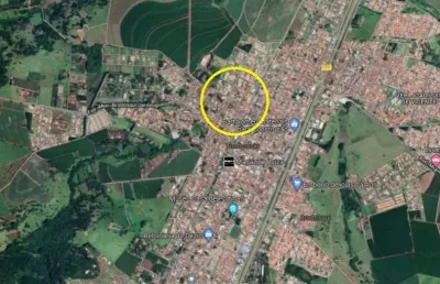 Area para venda no centro de brodowski com 1.282 m2 de area total, 3 casas mais salao comercial construidos, total de 9 dormitorios em 600 m2 construi