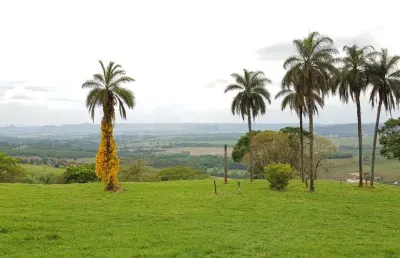 Excelente sitio para venda em franca no jardim eden, com 1,86 alqueires, apenas 1,6 km do asfalto, linda casa sede, plano, ideal para empreendimentos
