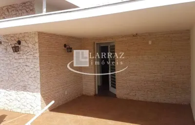 Otima casa para venda no centro / vila seixas, ideal para ponto comercial, regiao de grande fluxo, 324 m2 de area util, 3 dormitorios com suite.