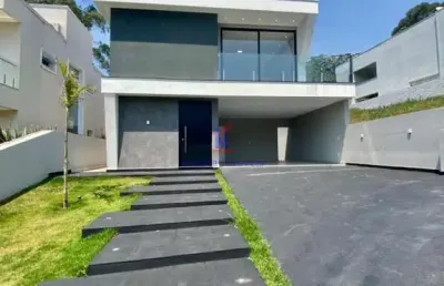 Casa sobrado em parque maringá - 4 suítes, 300m² à venda