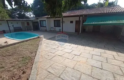 Casa à venda no centro da rasa com piscina , suíte master, 2 quartos, +1 suíte, 600m da praia, 5 vagas.