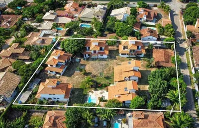 À venda: 7 casas em terreno com mais de 3.000 m², oportunidade única próximo à praia de manguinhos, búzios!