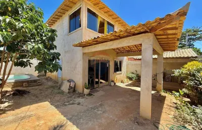 Casa aconchegante com piscina à venda na vila verde, rasa, armação dos búzios