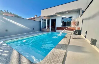 À venda linda casa linear com piscina e porteira fechada em búzios- pronta para morar ou investir!