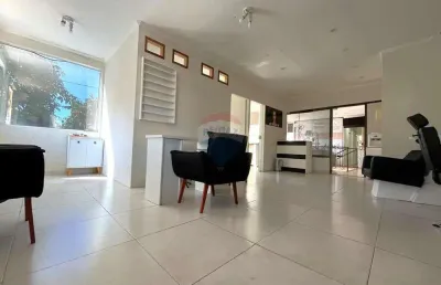 Loja comercial disponível para locação anual, com 45,72m², no centro de búzios