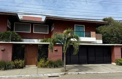 À venda: apartamento com quintal privativo e rgi no portinho em cabo frio