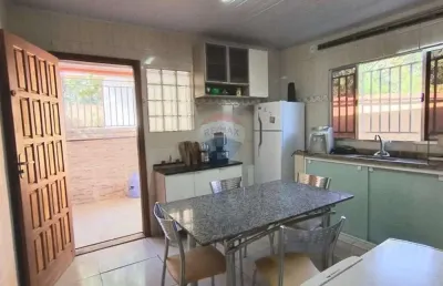 À venda: duas casas no mesmo terreno na vila verde, próximas à estrada da fazendinha, armação dos búzios