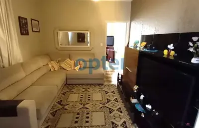 Casa térrea  com 178 m² de a.c. com 02 dormitórios, sala ampla, cozinha e 2 vagas de garagens.