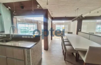 Linda cobertura no jardim do mar com 176 m², lareira, área com churrasqueira e suíte master