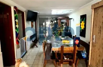 Lindo sobrado com 254,25 m², 03 quartos, 01 suite, 02 quartos com sacada -04 banheiros , 04 vagas vila daysi-sbc